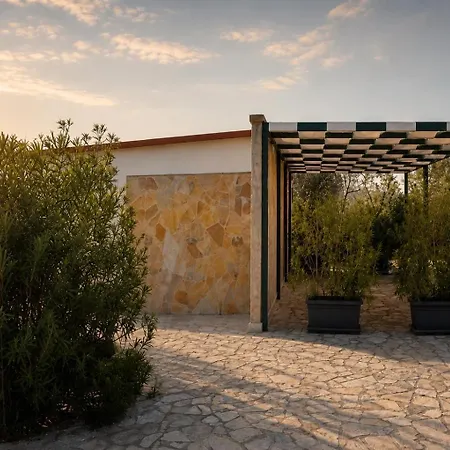 Caranna Bed & Breakfast 3*