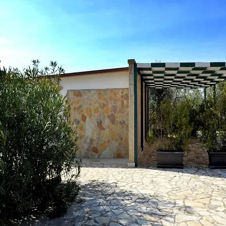 Caranna Bed & Breakfast 4*