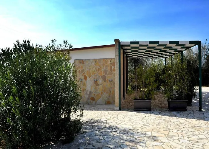 Caranna Bed & Breakfast 4*